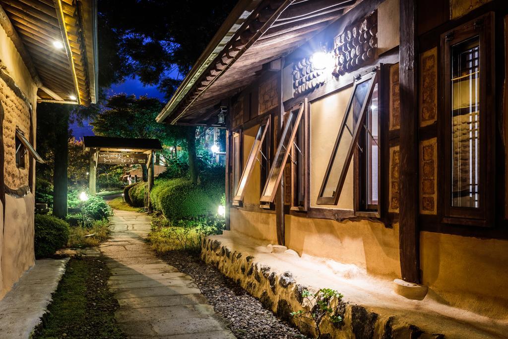 Kasan Tobang Hostel Seogwipo Bagian luar foto