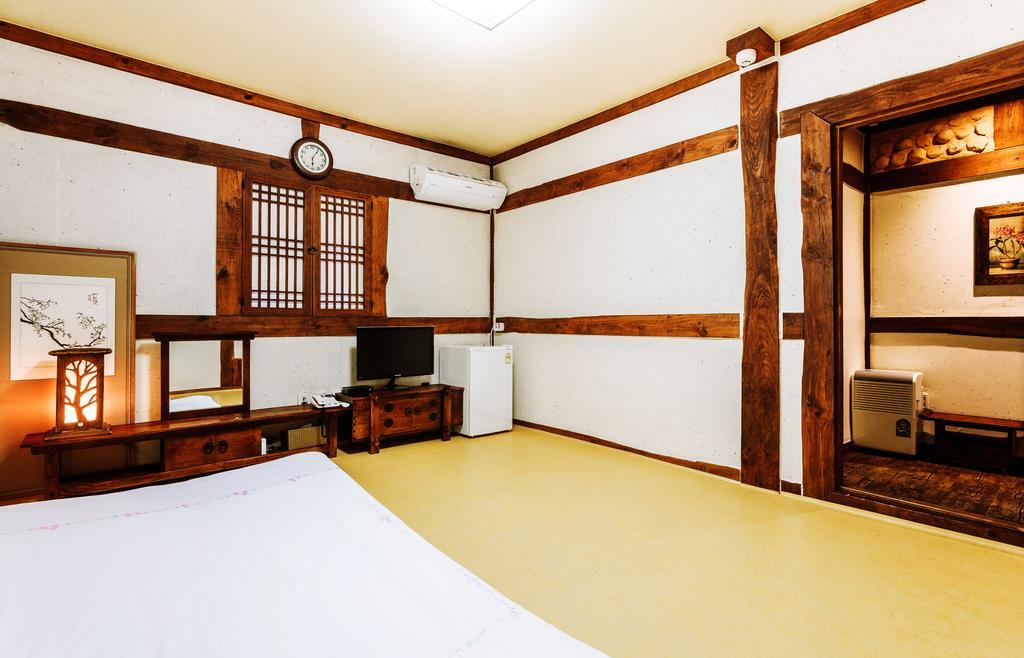 Kasan Tobang Hostel Seogwipo Bagian luar foto