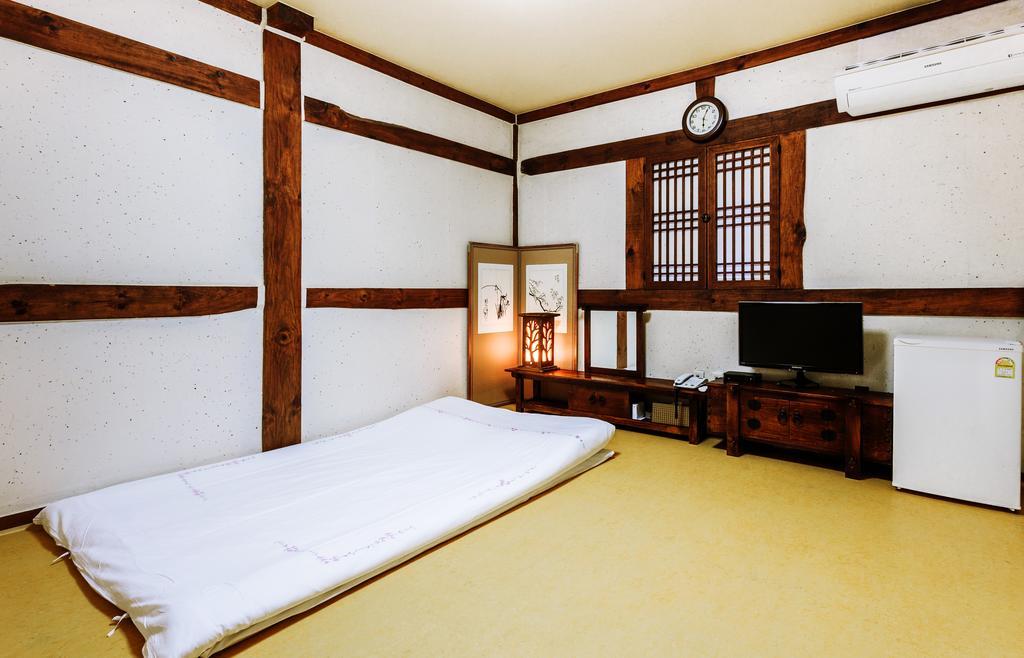 Kasan Tobang Hostel Seogwipo Bagian luar foto