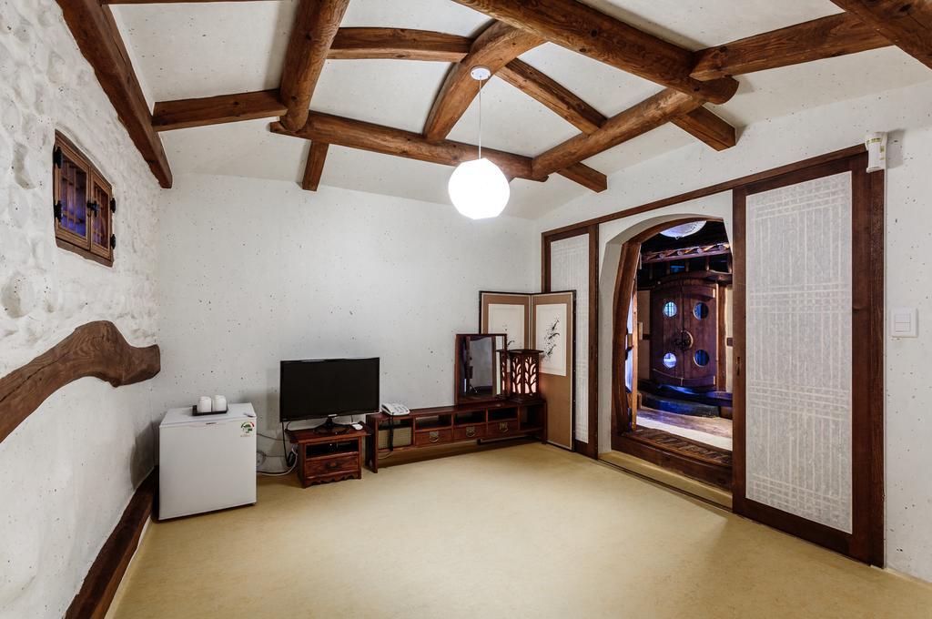 Kasan Tobang Hostel Seogwipo Bagian luar foto