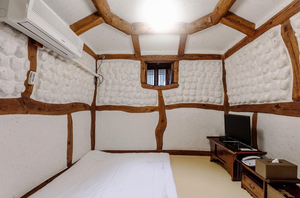 Kasan Tobang Hostel Seogwipo Bagian luar foto