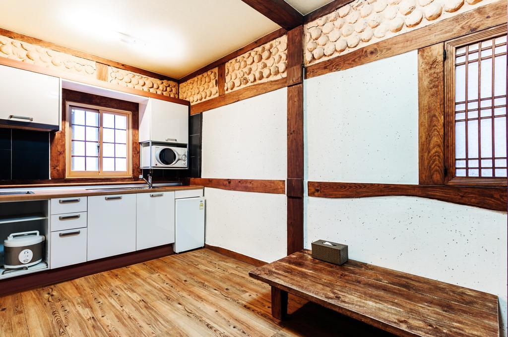Kasan Tobang Hostel Seogwipo Bagian luar foto