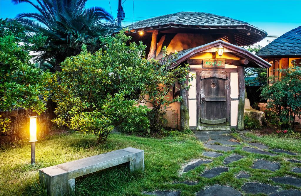 Kasan Tobang Hostel Seogwipo Bagian luar foto