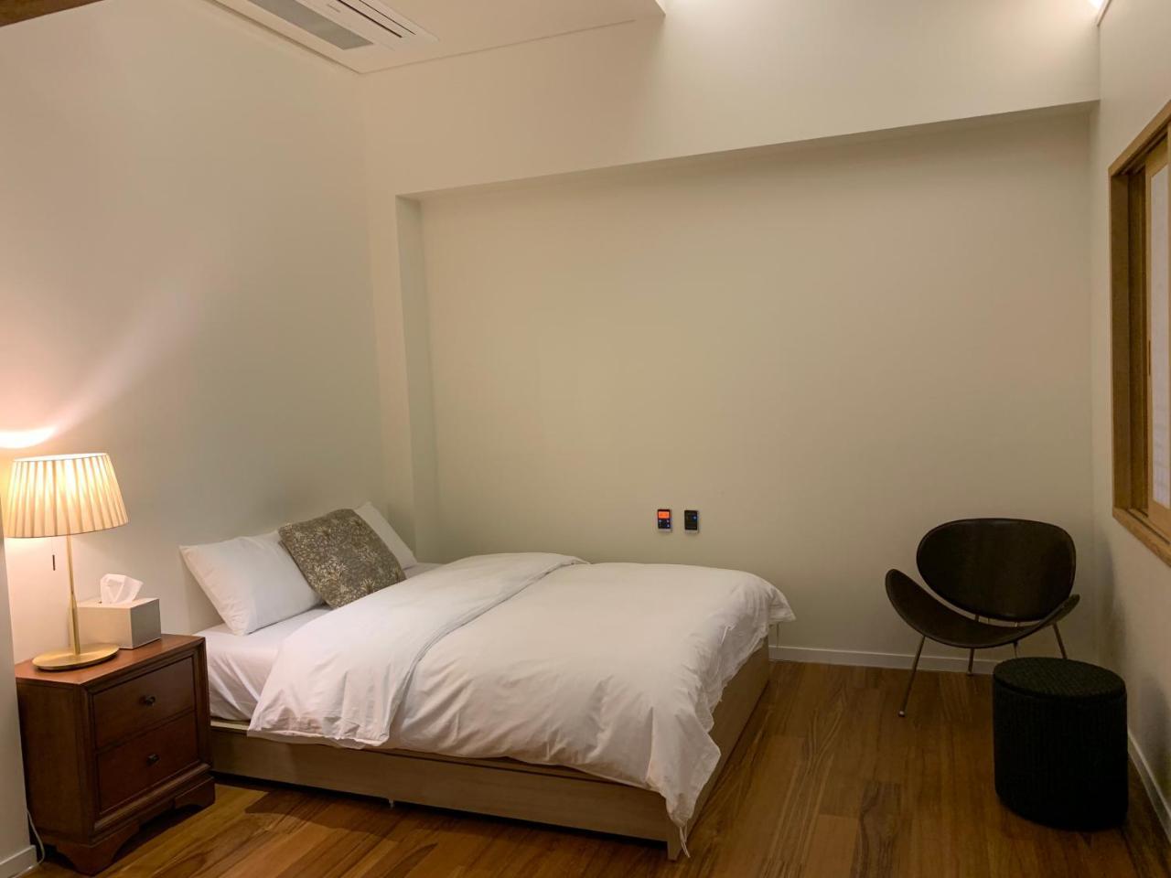 Kasan Tobang Hostel Seogwipo Bagian luar foto